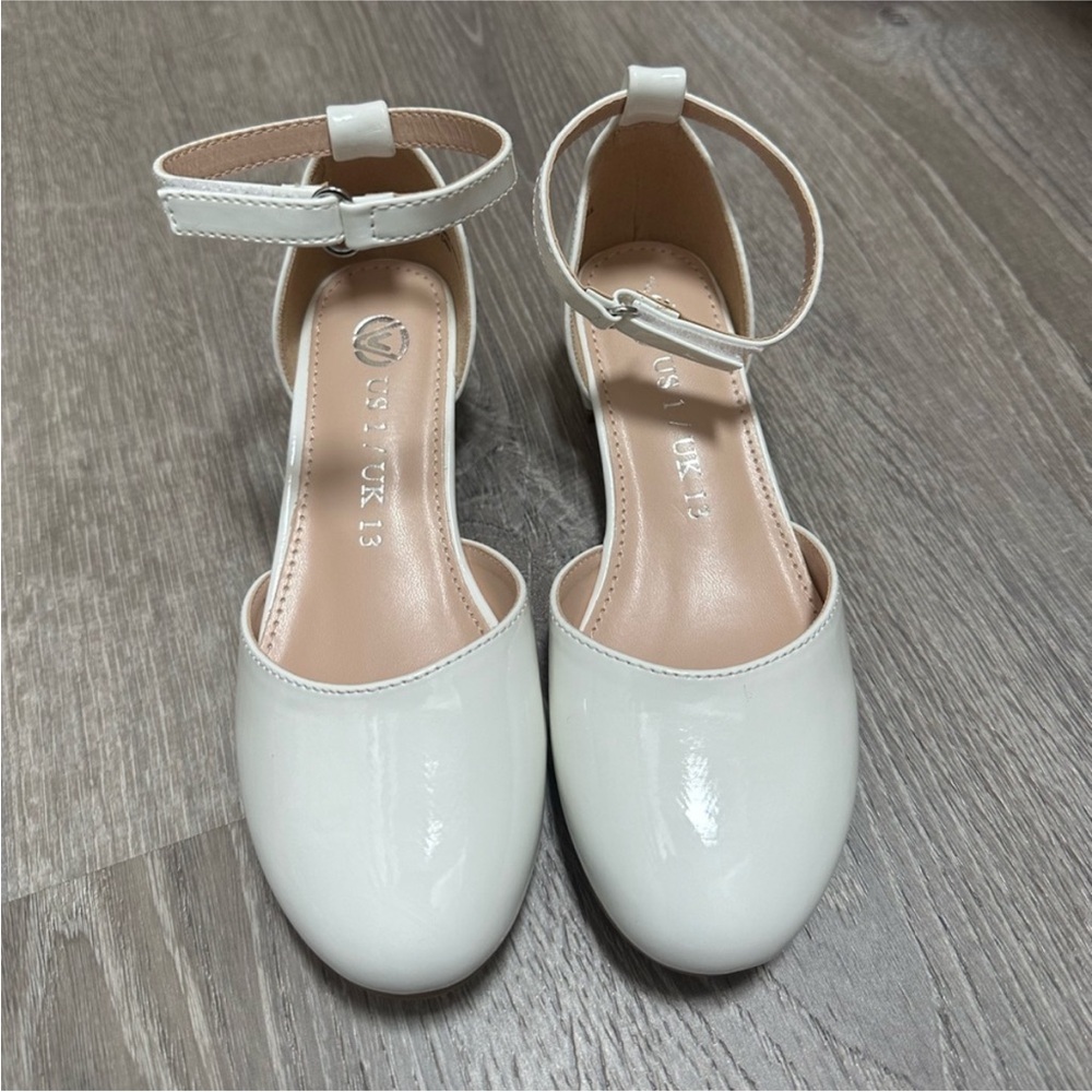 Kids heels/dress shoes. Size 1.